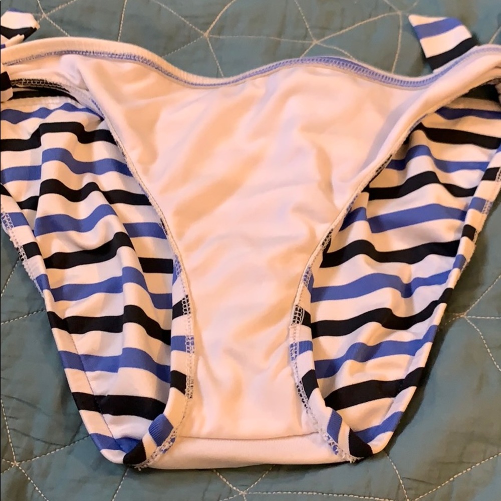 Mossimo Bikini - Picture 7 of 8